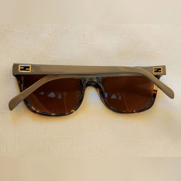 Fendi sunglasses F1031 220 Women Gray Tortoise Full Rim Cat  display picture 3